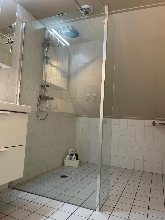 Karibu Het Voorhuis 2 Tot 6 Persoons Luxe Slaapkamers Met Een Mooie Woonkeuken Daarle المظهر الخارجي الصورة